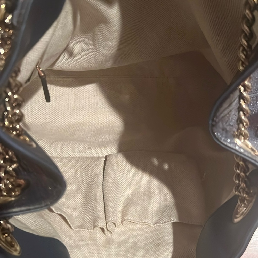 GUCCI Patent Leather SoHo Chain Bag Navy - Picture 14 of 17